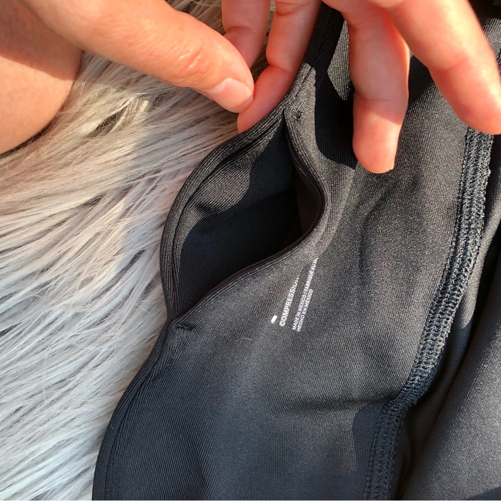Under Armour High-Rise Compression Leggings, Size S - Picture 6 of 6